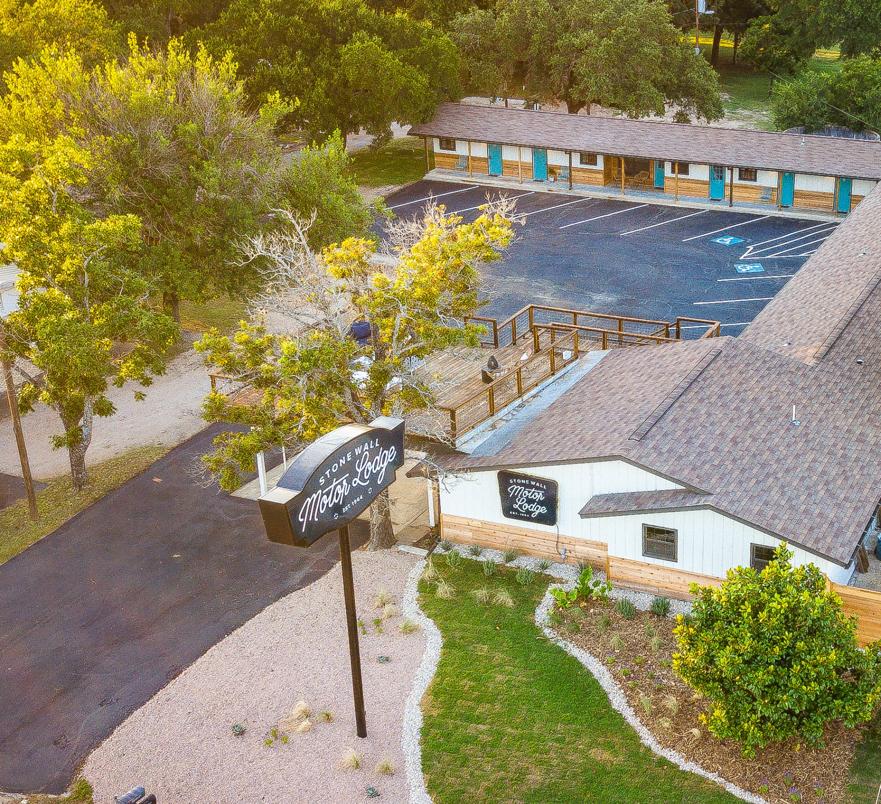 Aerial view of Stonewall Motor Lodge property